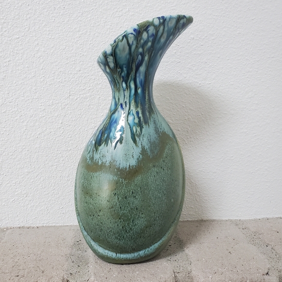 Sharon Hinton Vintage Art Pottery Carafe Vase with Spout. 10.25 inches - Picture 4 of 11